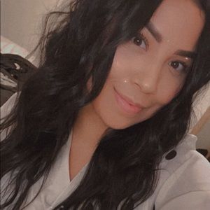 Meet your Posher, Edith